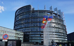 Parlamento Europeu aprova regras para reduzir crédito malparado dos bancos