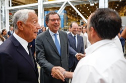 Governo e VW assinam acordo para produção de automóvel totalmente elétrico